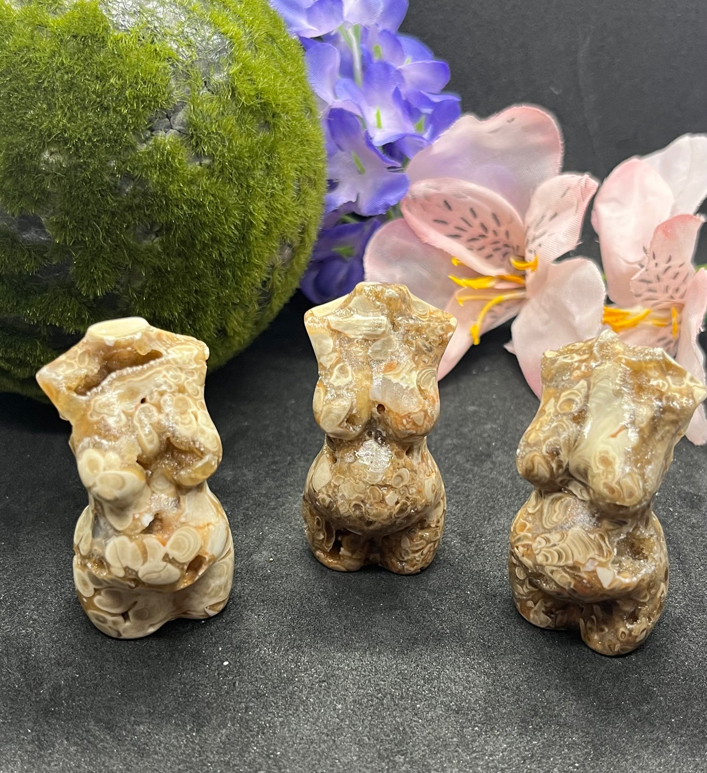 Cherry Amber Agate pregnant body